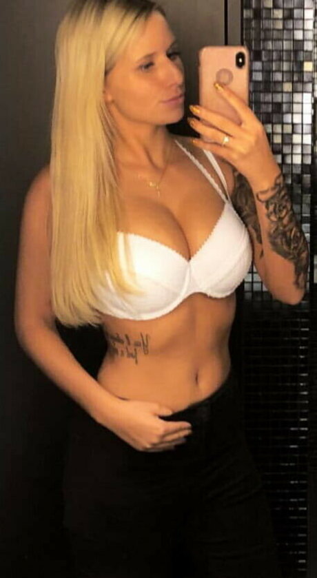 Carina Spack onlyfans model