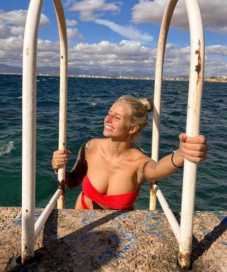 Carina Spack nude only fans