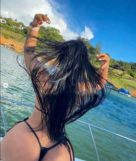 Caro Velez Betancourth  image