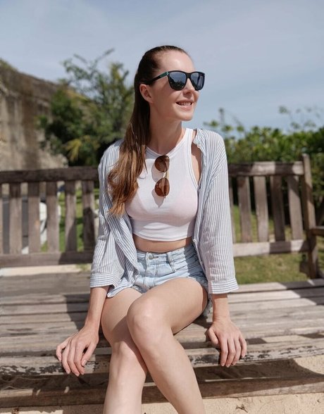 Elena Ross onlyfans lesk