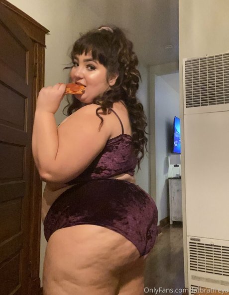 fatbratfreya onlyfans boobs