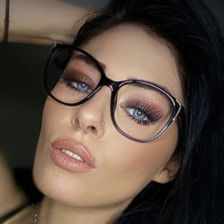 Eleynarei onlyfans creator