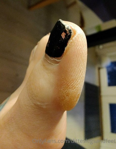 ditteslegsandfeet onlyfans x