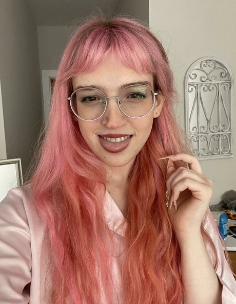 TSViciousBunny strip onlyfans