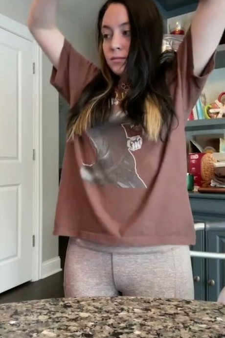 brunette pussy onlyfans free nude frame