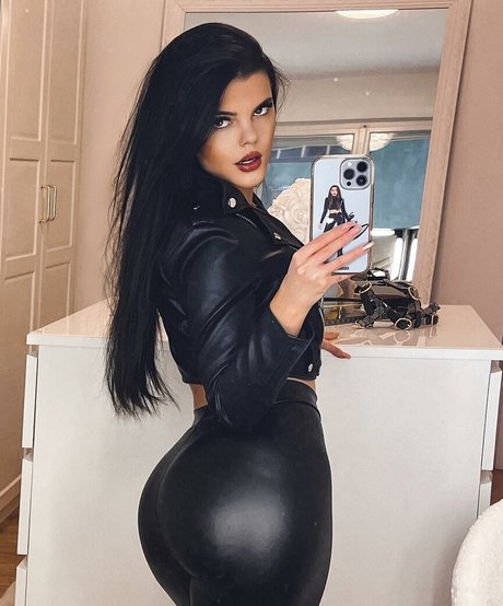 Lara Benjamina Winter onlyfans nudes leak