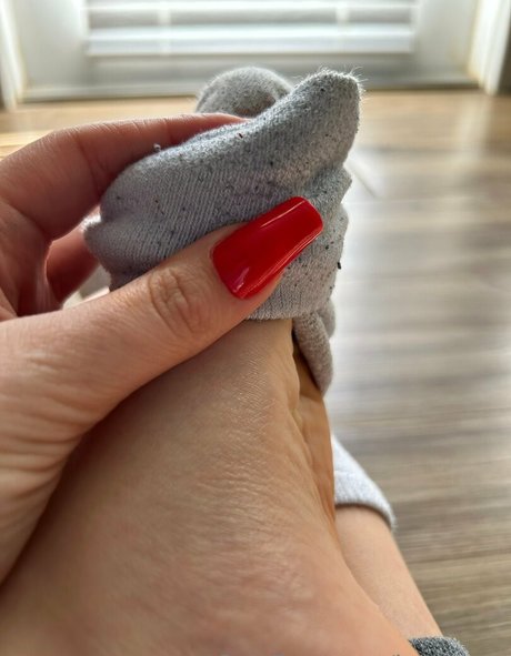 katsoless strip onlyfans