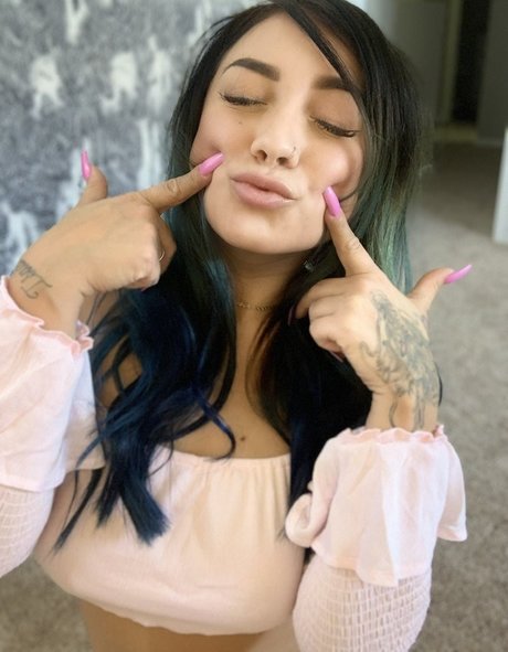 Baddy Bina onlyfans fotos