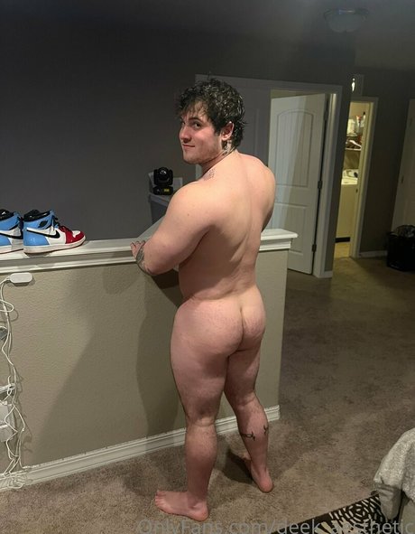 deek aesthetic onlyfans strip tease