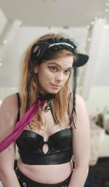 naughtylittlekitten93 only fans sex