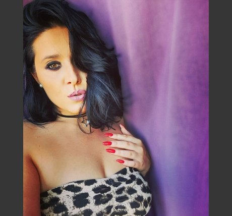 hotsexymommy69 onlyfans model photo