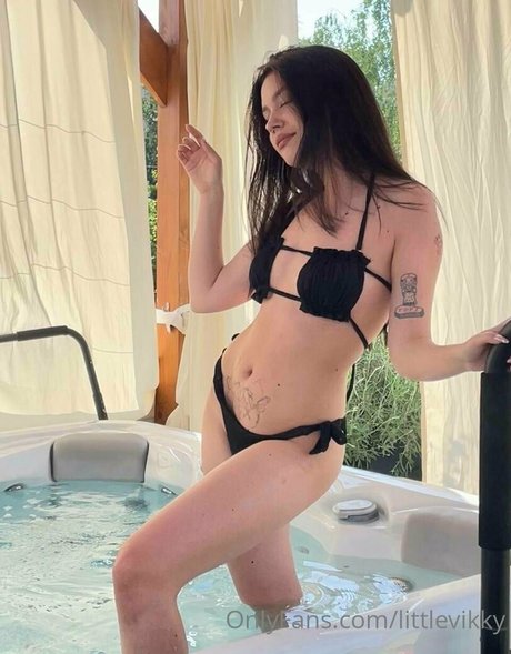 littlevikky only fans leak nude