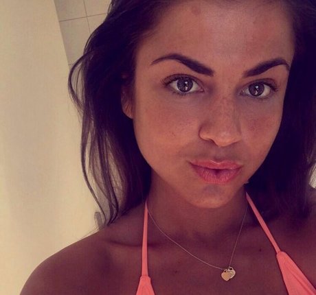 Lauren Fardon onlyfans tits