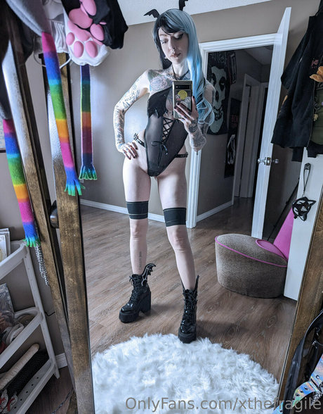 xthefragile onlyfans nude leaks