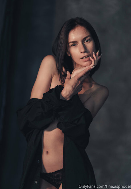 tina asphodel naked onlyfans pics