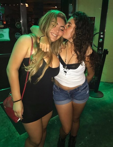 Nicky Nicole Profile image