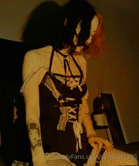 alicewonderfull onlyfans strip