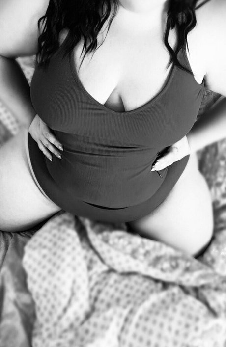 mollyisatease only fans nude