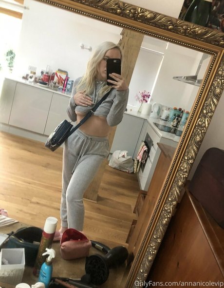 annanicolevip onlyfans desnuda