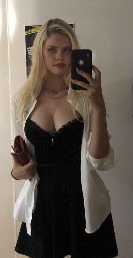 brittvnybitchh  self-portrait