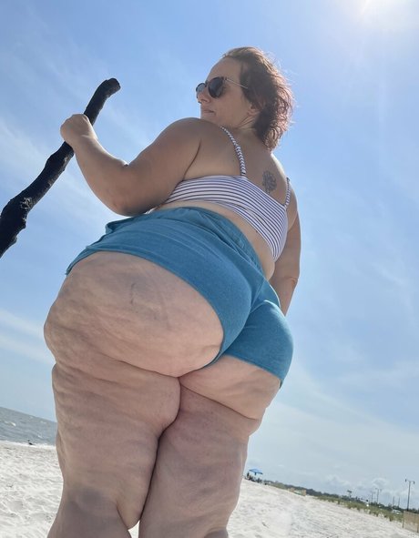 hourglassleigh only fans pictures