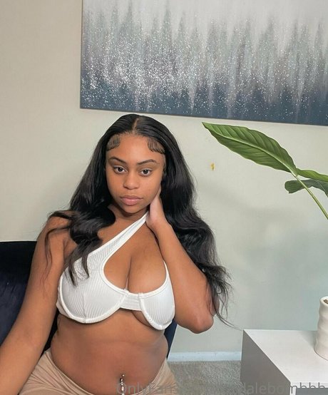 kaylalebombbb onlyfans nude pics