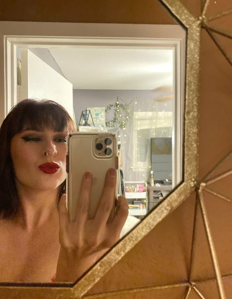 c reign topless onlyfans