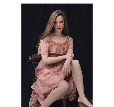 Morfydd Clark onlyfans nude tits