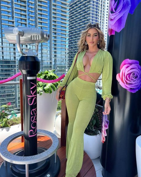 blonde secretary onlyfans exclusive archive