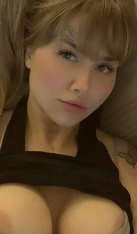 aria butterfly only fans naked