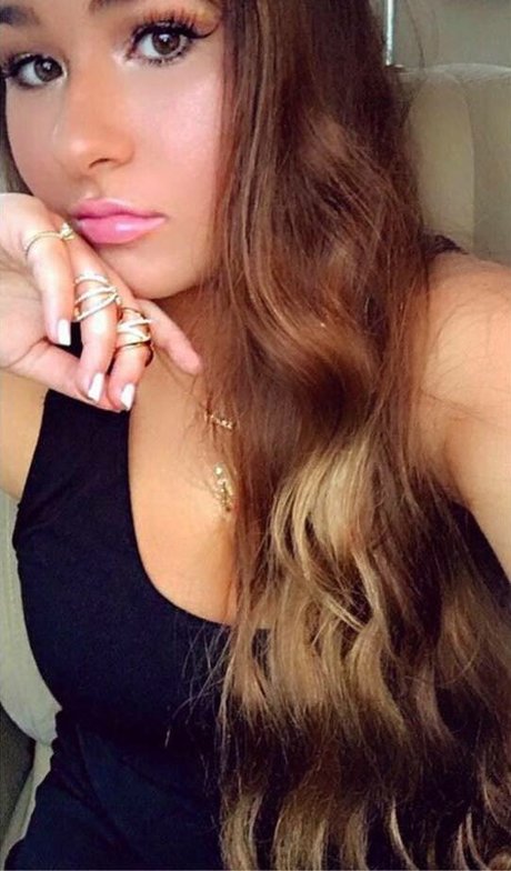 Tatiana Gianacopoulos onlyfans striptease