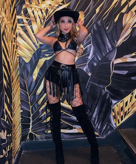 Lysa Joanna Chan nude only fans