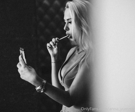 anna yummy onlyfans strip