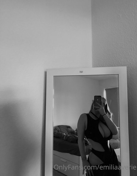 emiliaaverie onlyfans nudes