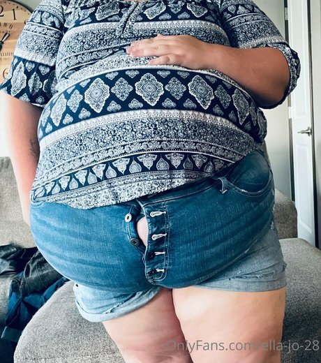 mature cougar onlyfans pornographic image