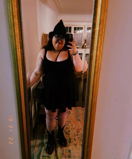 sadbbgrl onlyfans explicit content