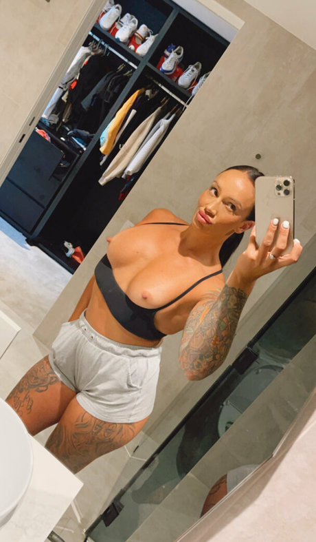 milf wife onlyfans pornos images