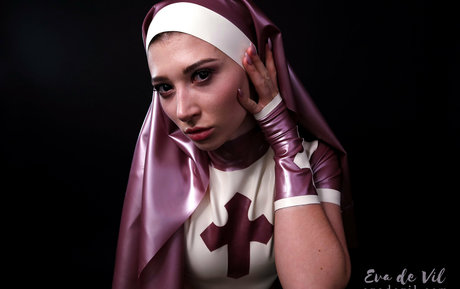 EvaDeVil boobs onlyfans