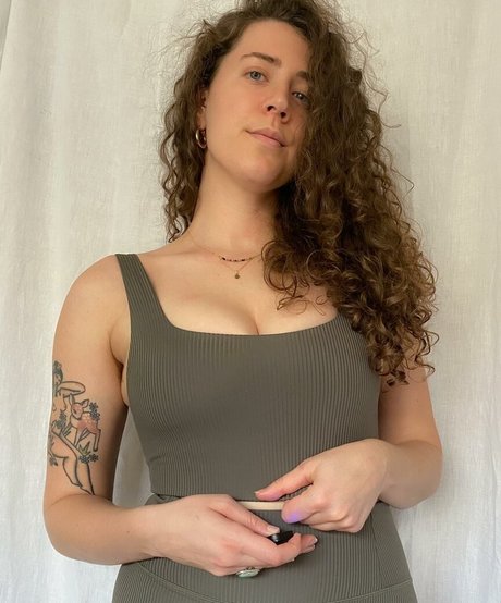 Nicole Quinn onlyfans striptease