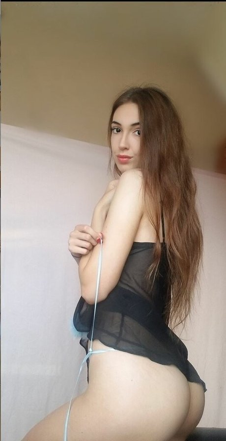 Coral Larsen onlyfans fotos