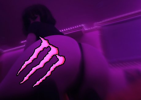 tsund3r3gf onlyfans pics