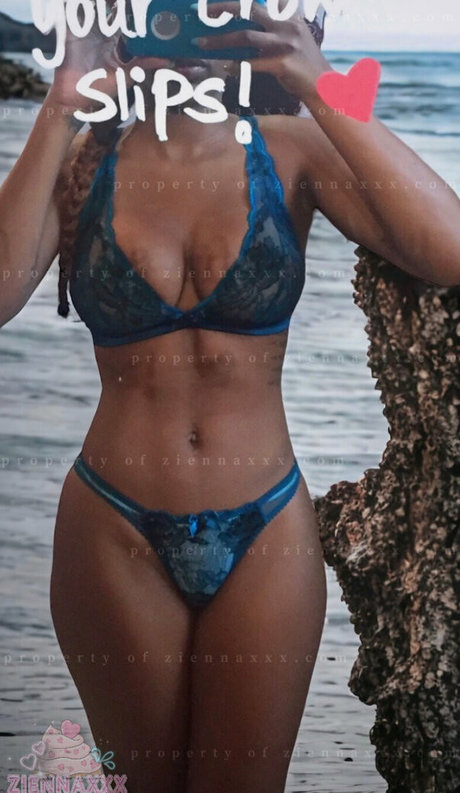 Ziennaxxx only fans nude