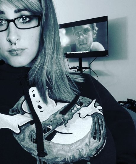 SilentMary onlyfans public photos