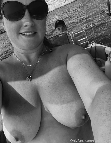 nadinetilley onlyfans star