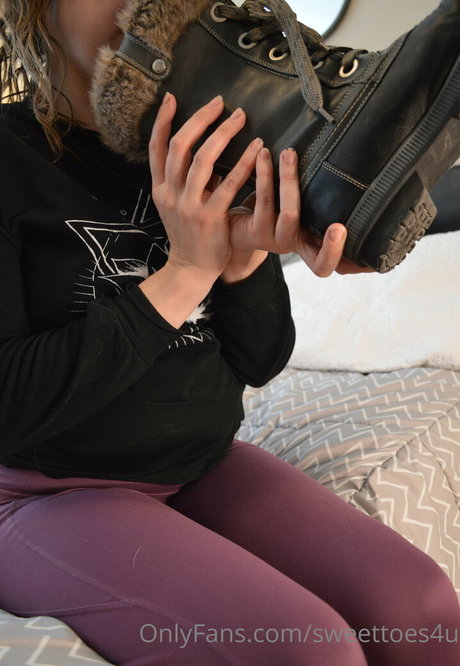 sweettoes4u pics onlyfans