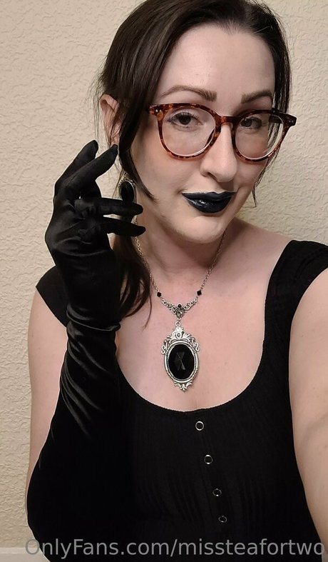 missteafortwo onlyfans model