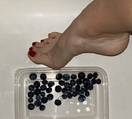 sashasfeetishxo onlyfans naked