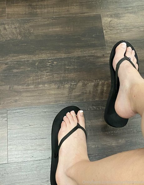 sashasfeetishxo naked only fans