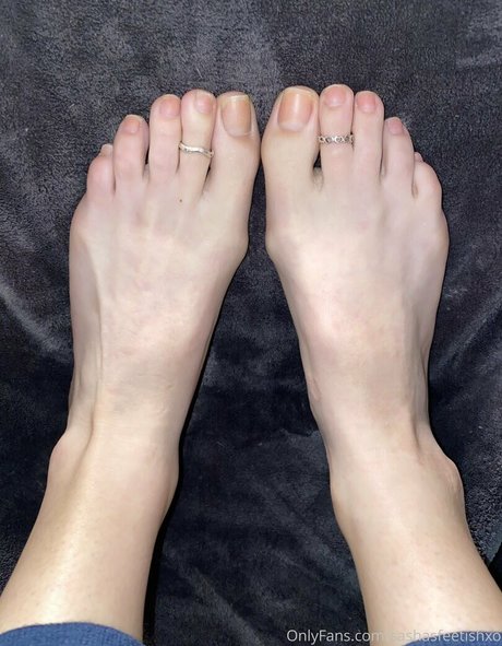 sashasfeetishxo nude leaked onlyfans