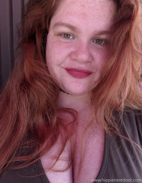 hippienextdoor onlyfans sexy